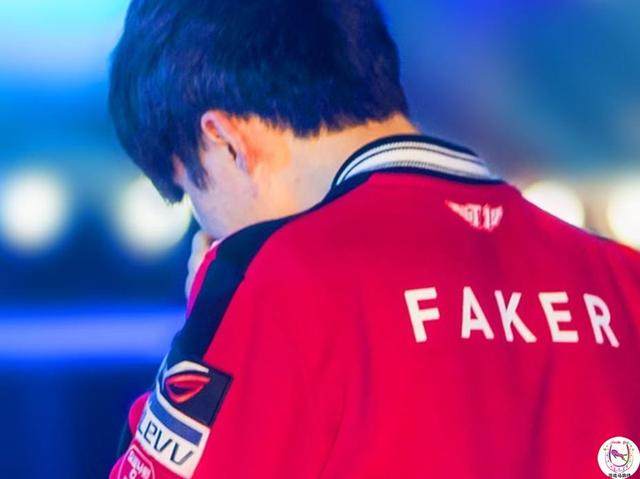 扎金花里的“闷牌”心理战：为什么不看牌往往能给对手造成巨大压力？（扎金花闷牌博弈：为何不看牌反而更给对手压力？）